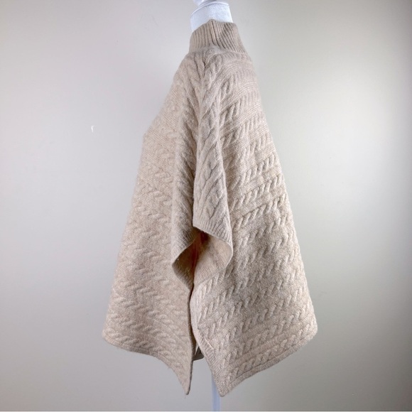Beachlunchlounge | Cable Knit High Neck Poncho Cream | M - Picture 3 of 9